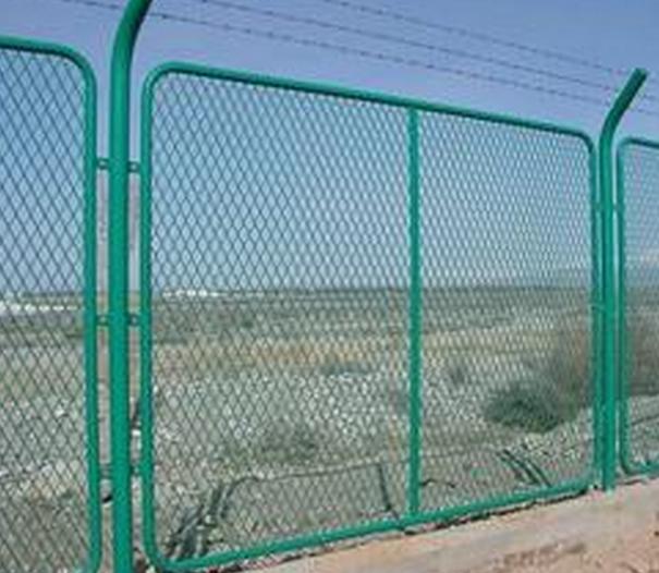 蘭州鐵路護欄網(wǎng)與甘肅公路護欄網(wǎng) 高清大圖展示與圍欄設(shè)施解析